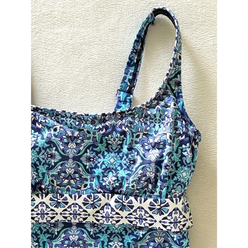 Lands’ End Tankini Top 4 Petite Blue Tile Print Underwire Resort Cruise Wear